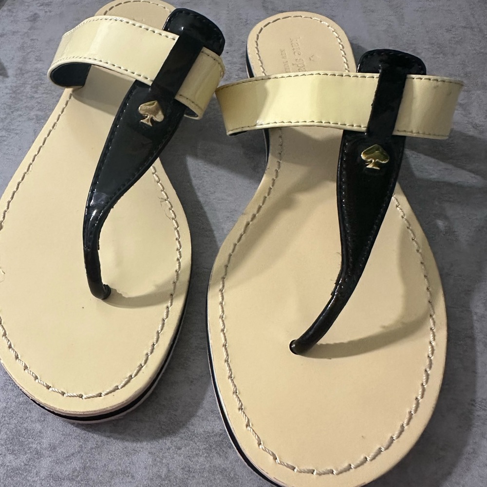 Kate Spade Thong Patent Sandals cream and black